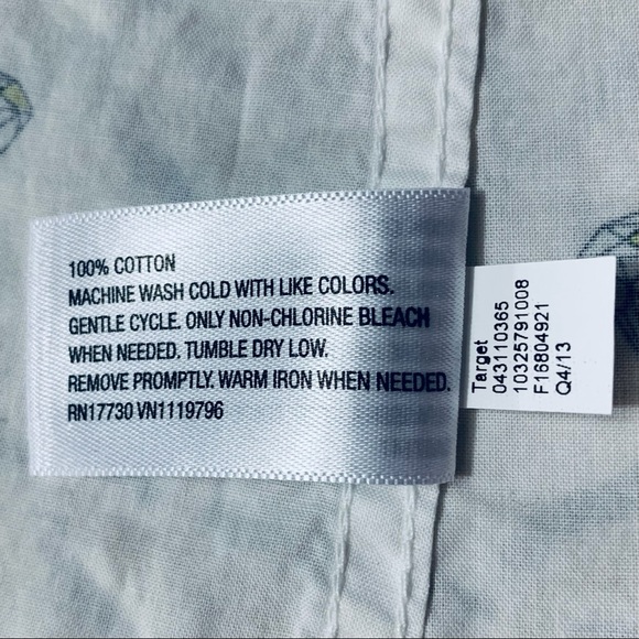 Mossimo Men’s Diamond Buttoned Shirt - Picture 3 of 3